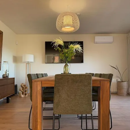 Leonardo * Castelldefels